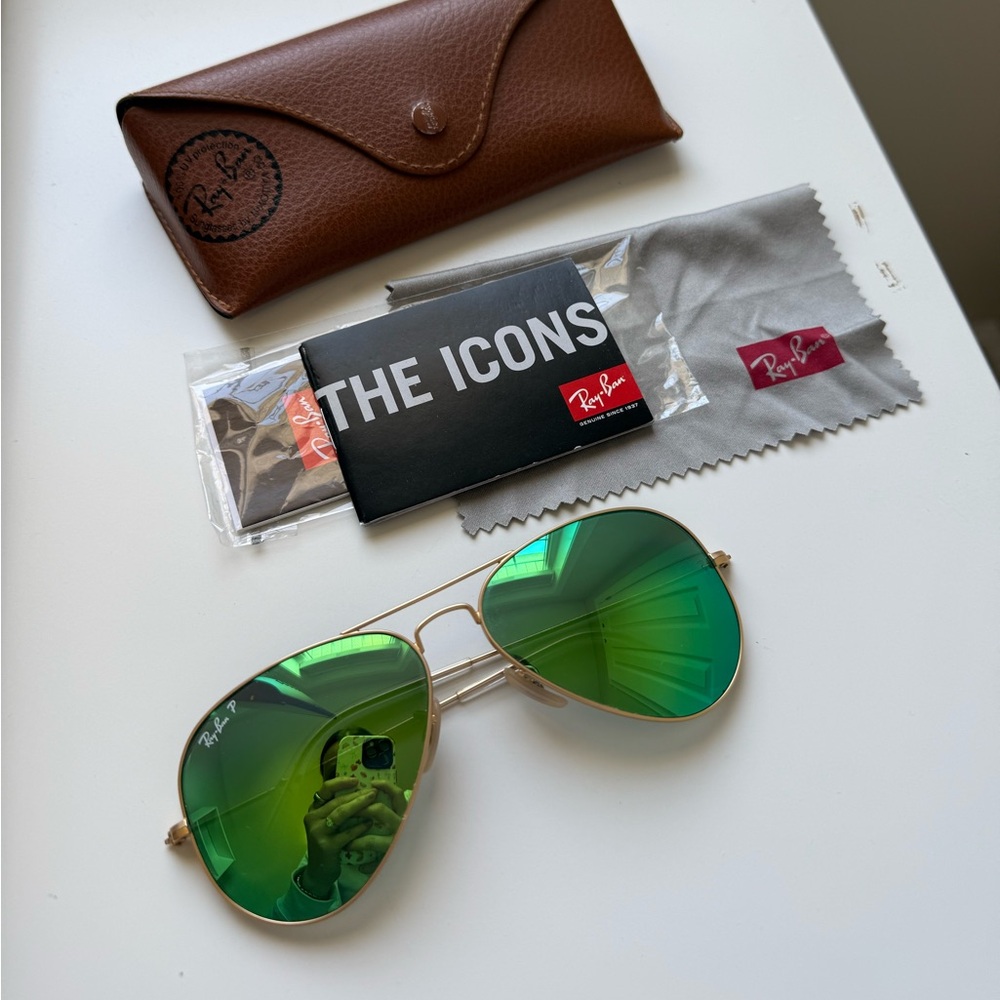 Ray-Ban Aviator Sunglasses with Green Mirror Lenses and Gold Frame - Polarized